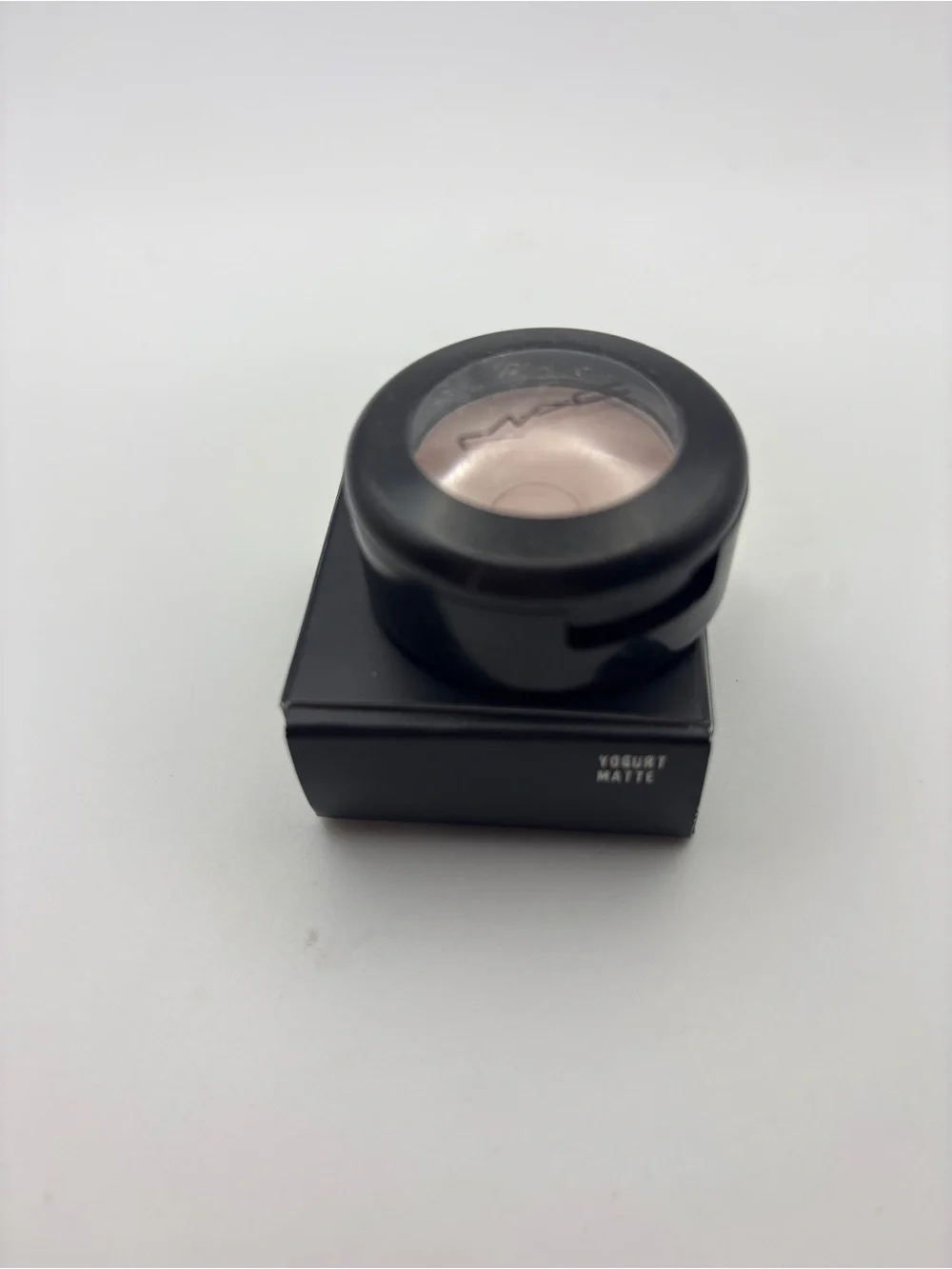 MAC Cosmetics Matte Eyeshadow - Yogurt Matte soft pale pink NEW